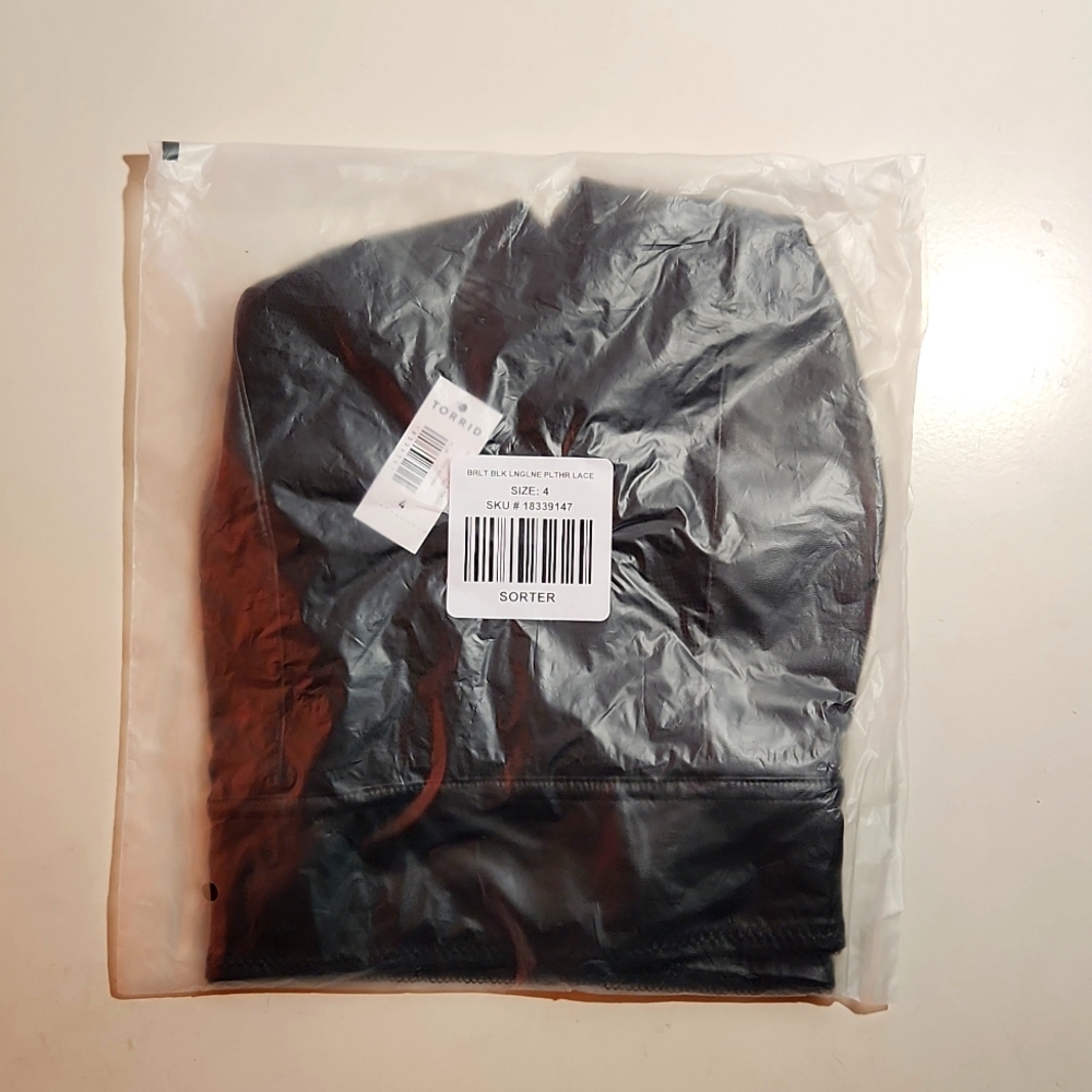 NWT TORRID BRALETTE VEGAN LEATHER AND LACE BLACK PLEATHER BRA - PLUS SIZE - Picture 4 of 8